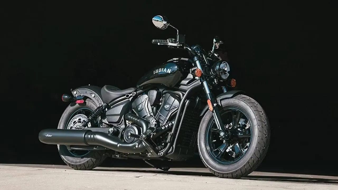 Indian Motorcycle Scout Sixty Bobber right front three-quarter view