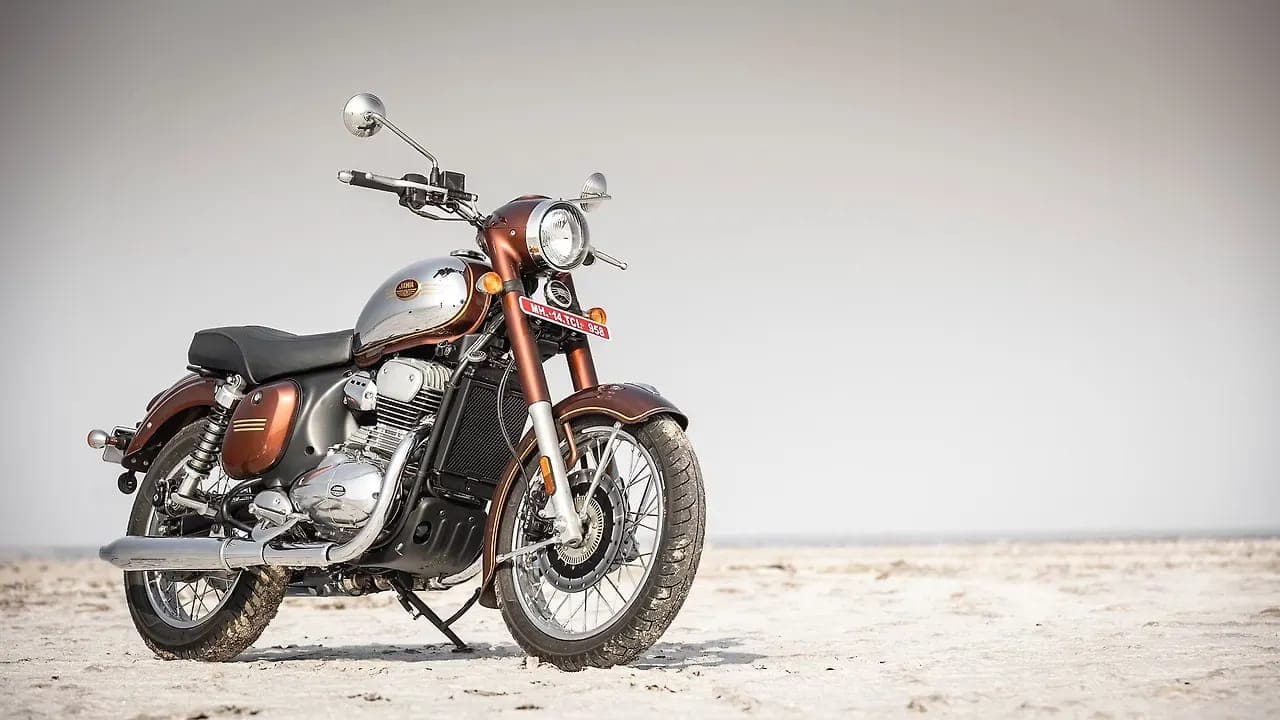 Jawa 350 right front three-quarter view