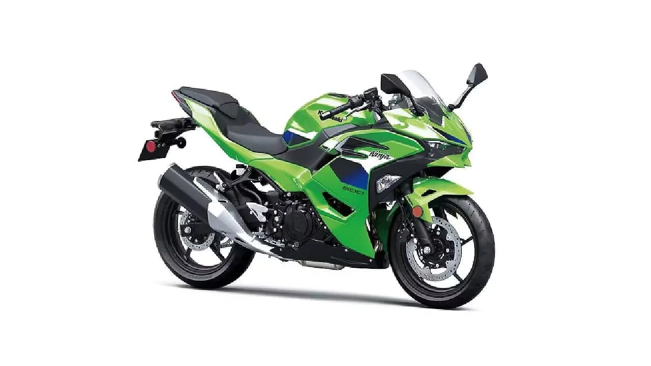 Kawasaki Ninja 500 right front three-quarter view