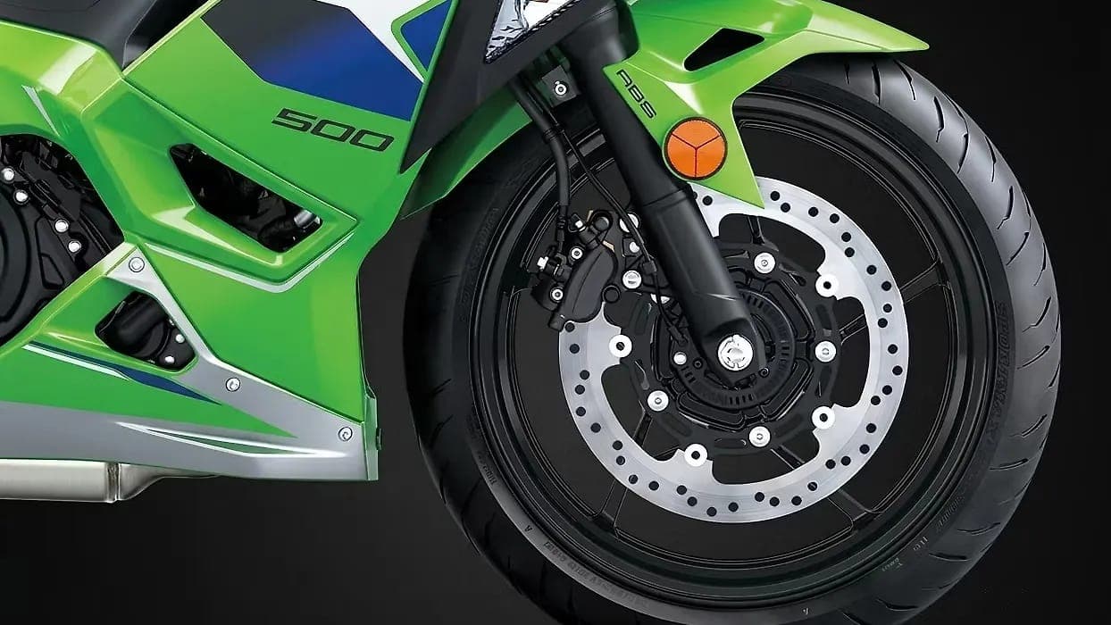 Kawasaki Ninja 500 front wheel view
