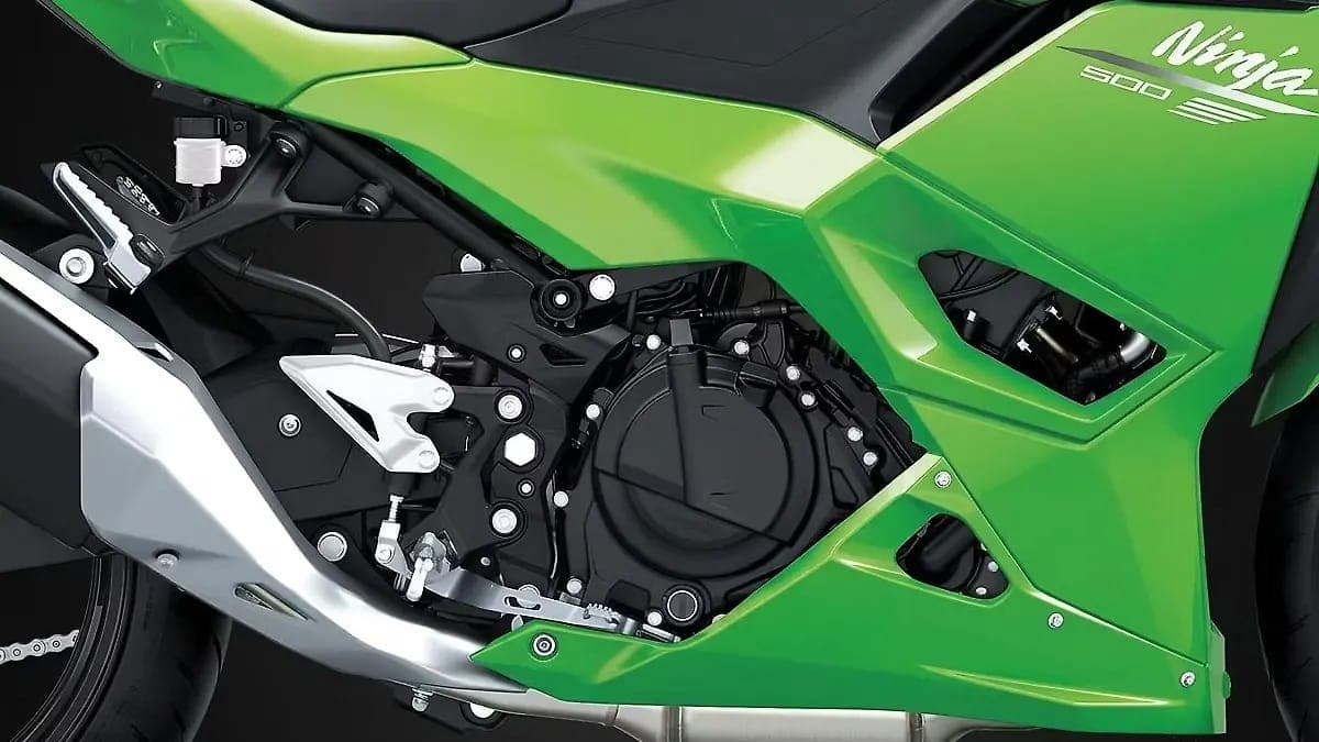 Kawasaki Ninja 500 engine from right view