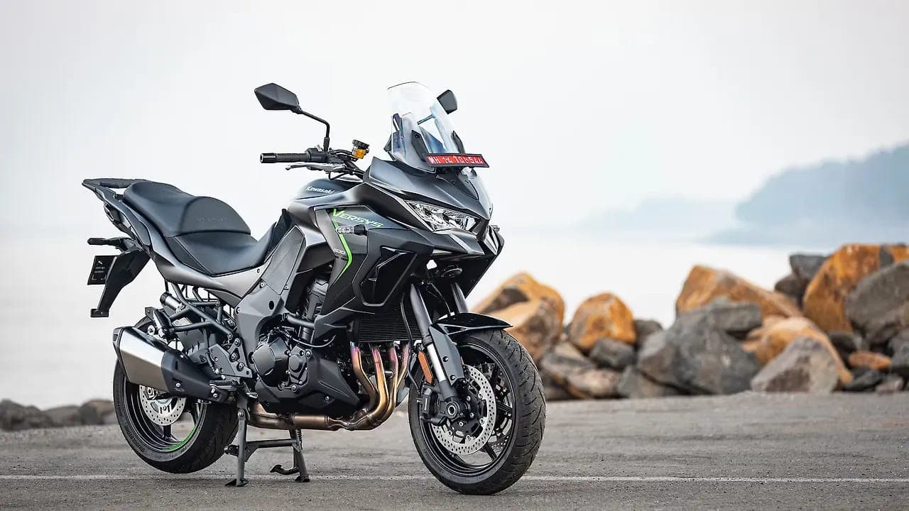 Kawasaki Versys 1100 right front three-quarter view