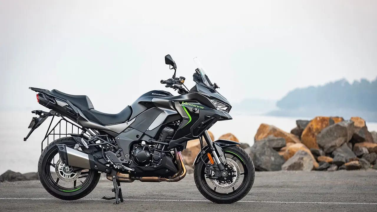 Kawasaki Versys 1100 right side view