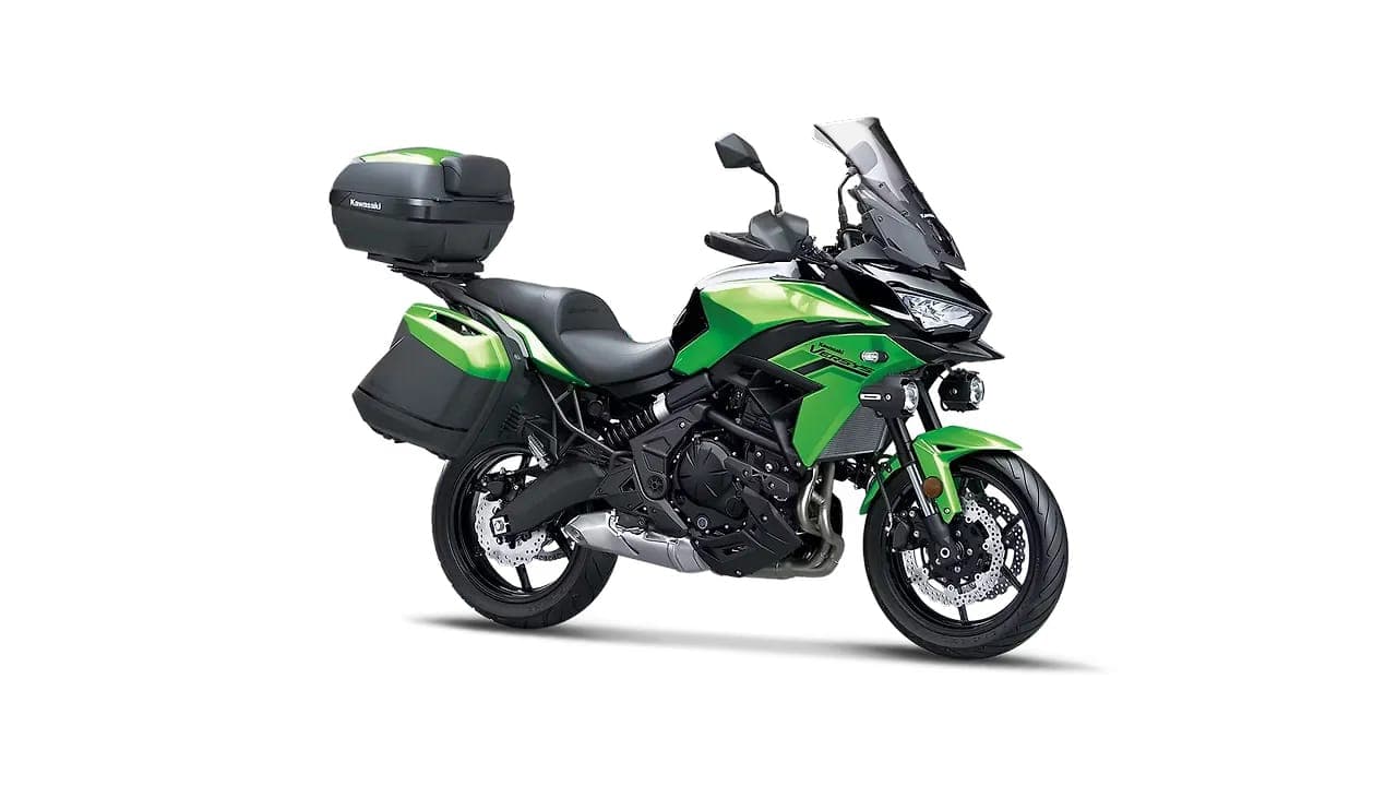 Kawasaki Versys 650 right front three-quarter view