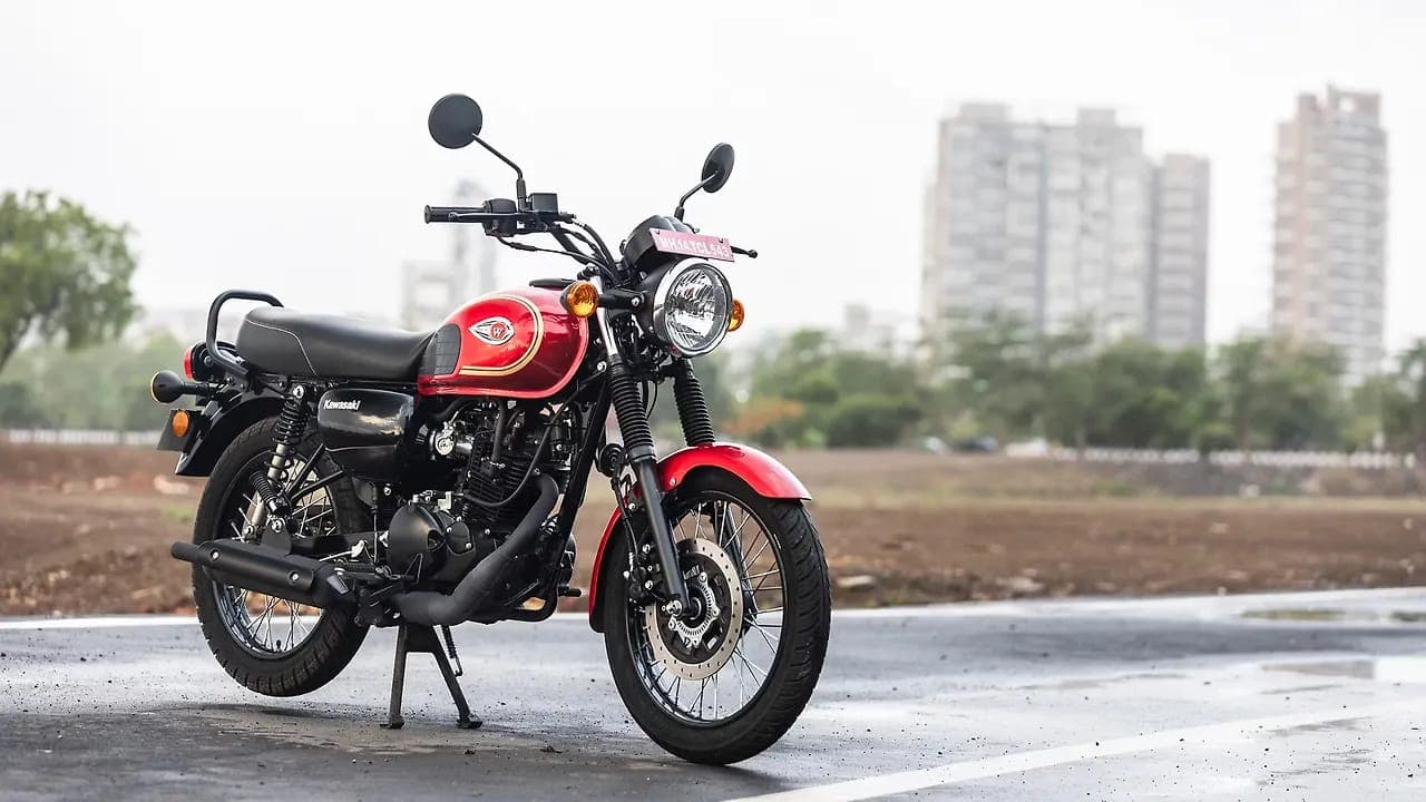 Kawasaki W175 right front three-quarter view