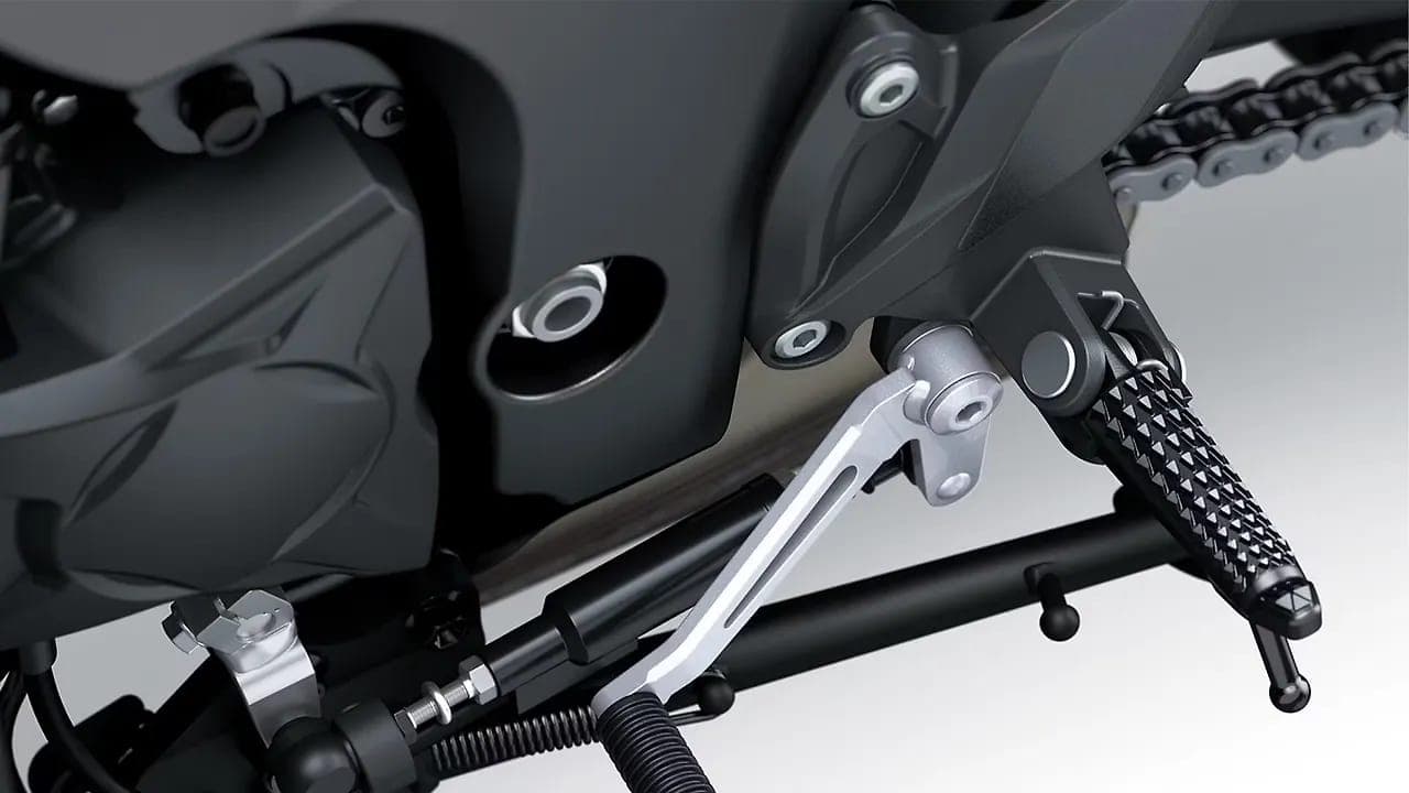 Kawasaki Z1100 gear shift lever view