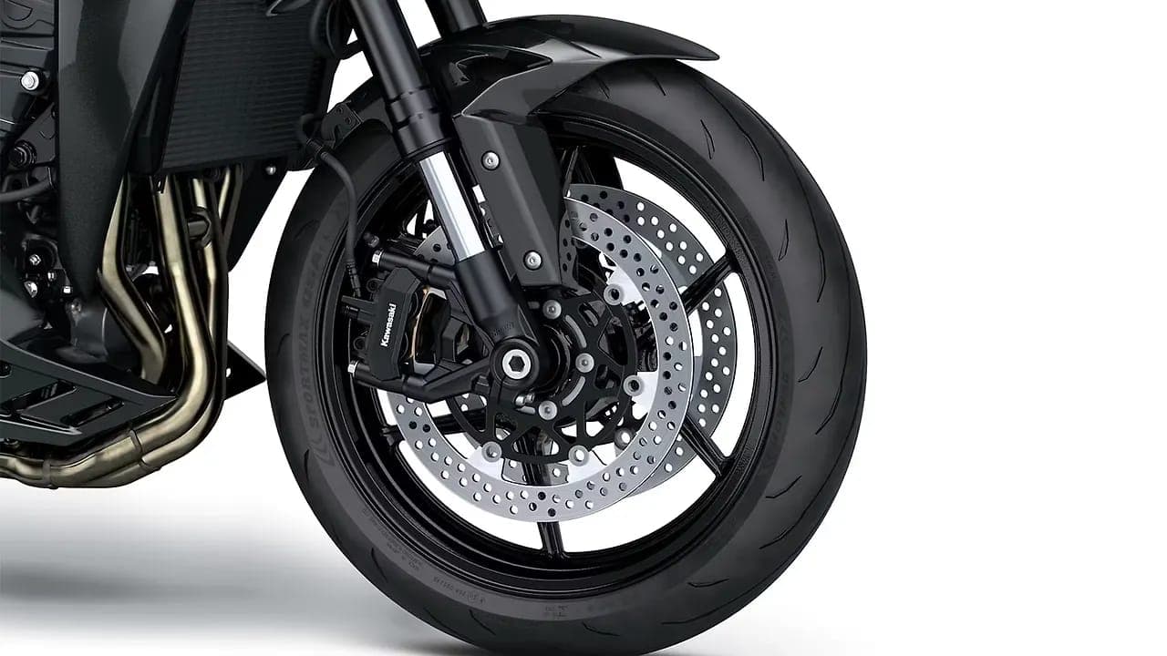 Kawasaki Z1100 front wheel view