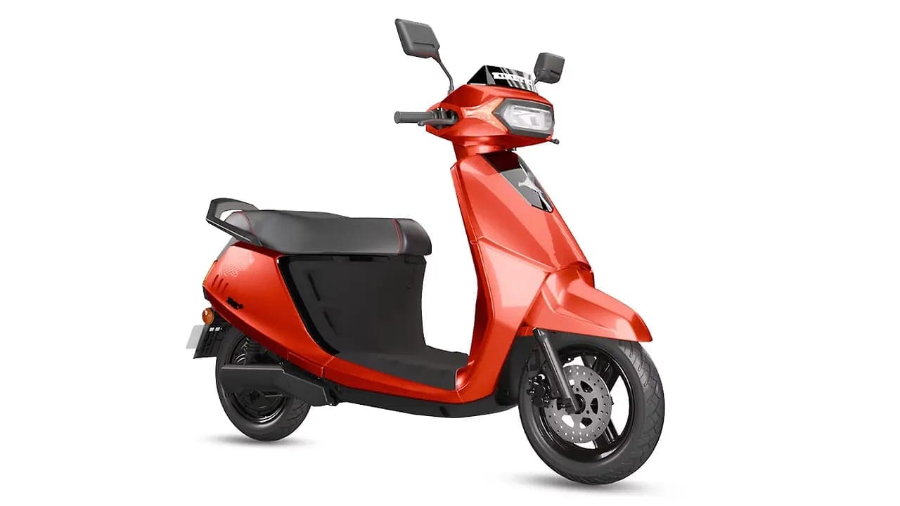 Kinetic DX right front three-quarter view
