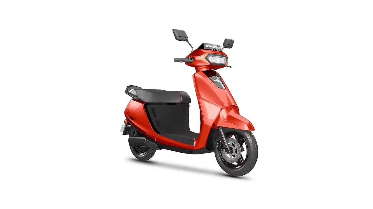 Kinetic DX right front three-quarter view