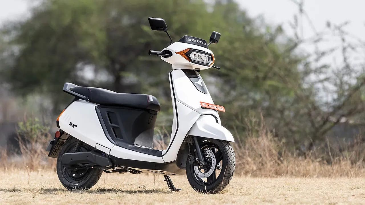 Kinetic DX right front three-quarter view
