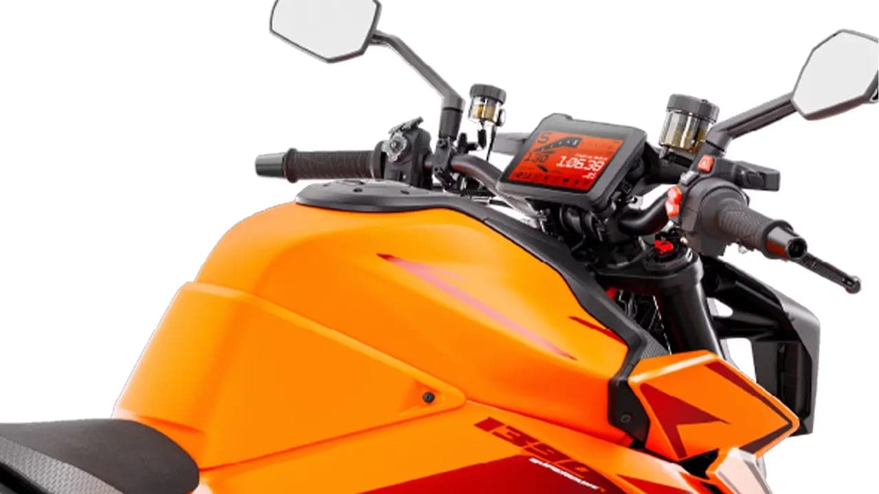 KTM 1390 Super Duke R fuel tank view