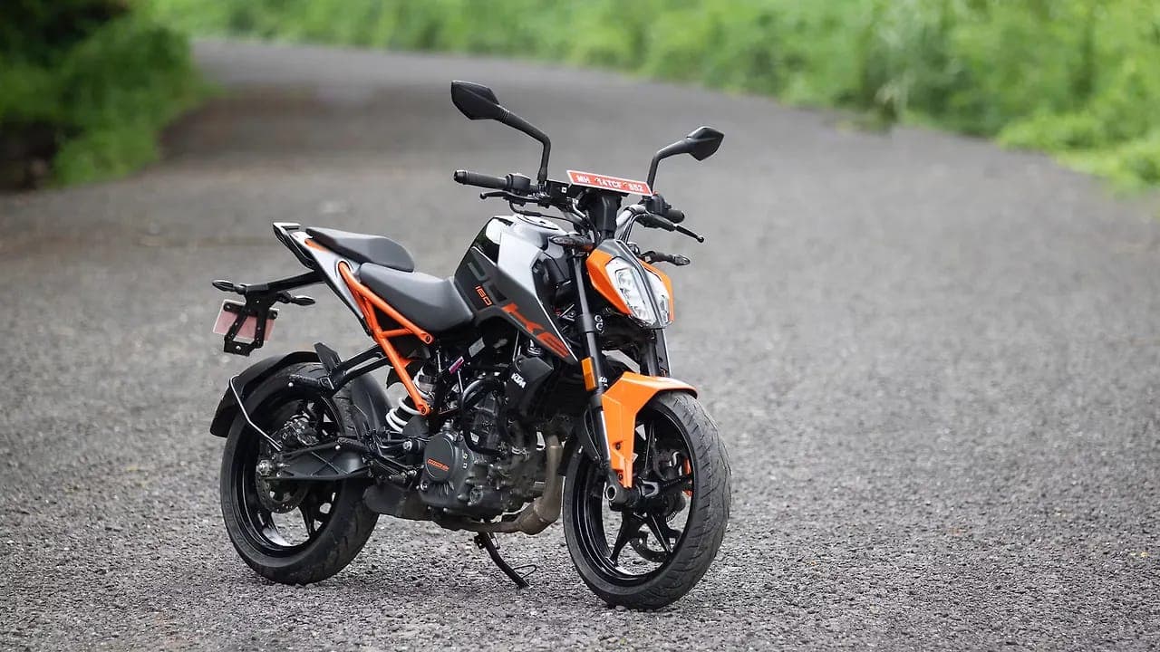 KTM 160 Duke right front three-quarter view