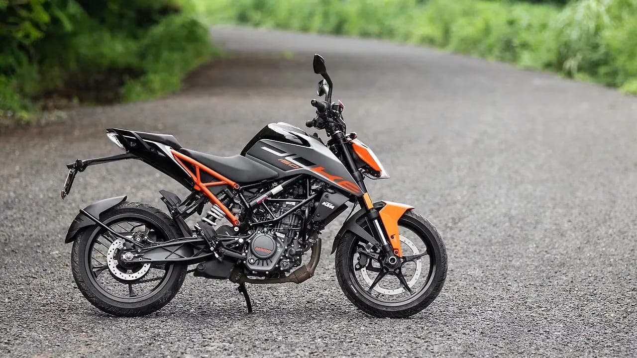 KTM 160 Duke right side view