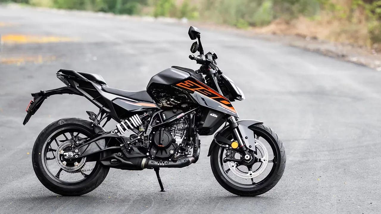 KTM 390 Duke right side view