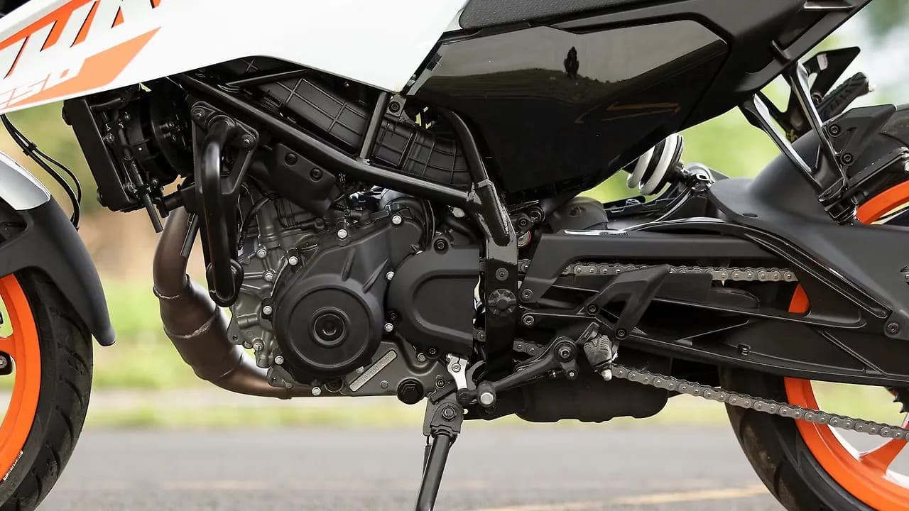 KTM 250 Duke engine from left view