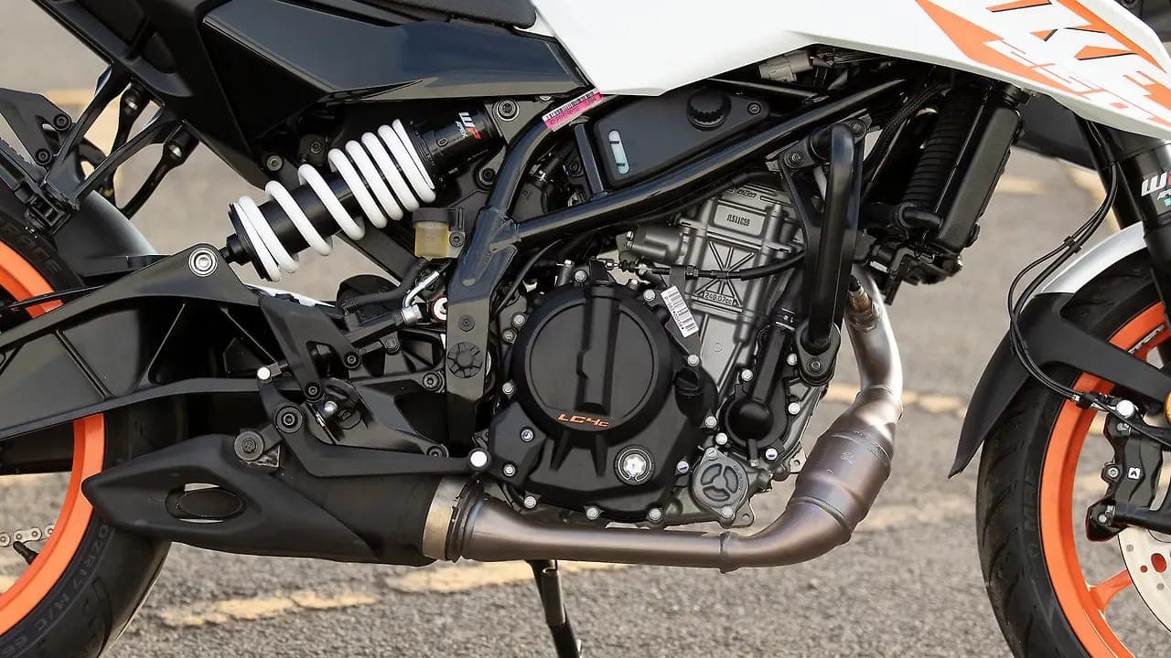 KTM 250 Duke engine from right view