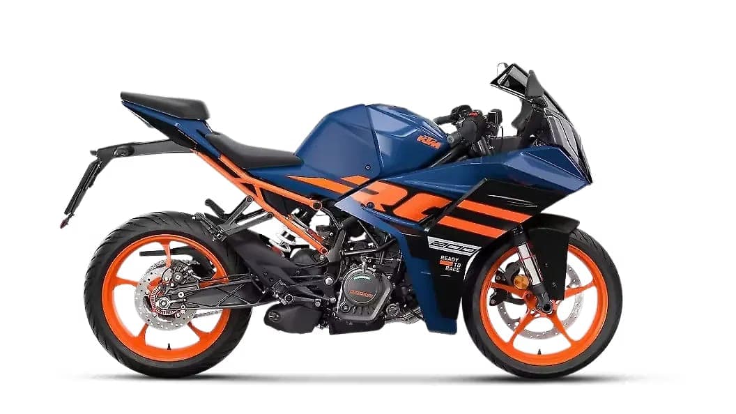 KTM RC 200 right side view