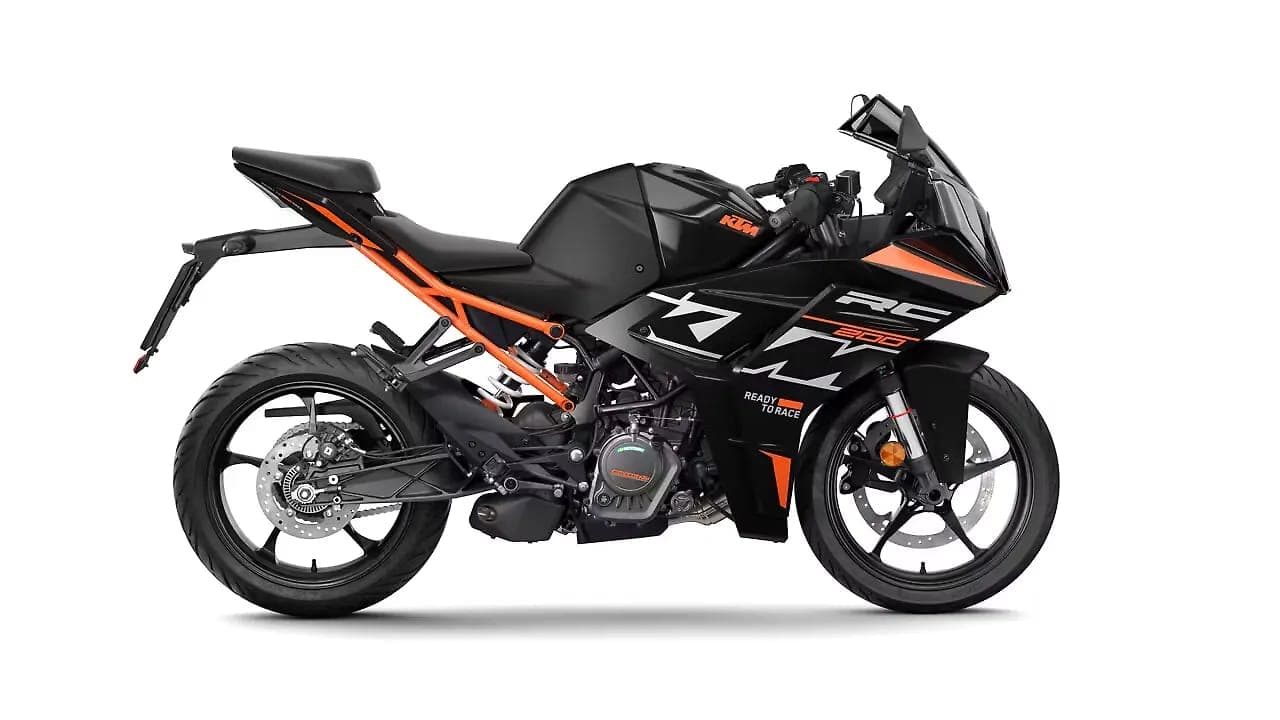 KTM RC 200 right side view