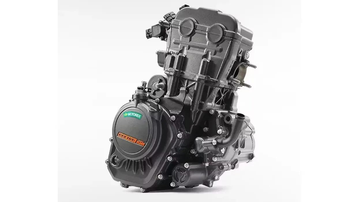 KTM RC 200 engine from right view