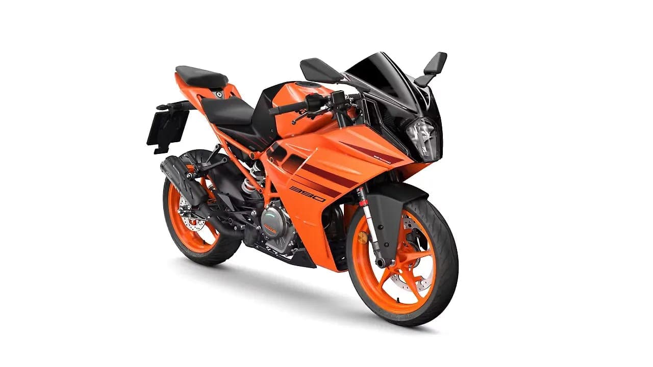 KTM RC 390 right front three-quarter view