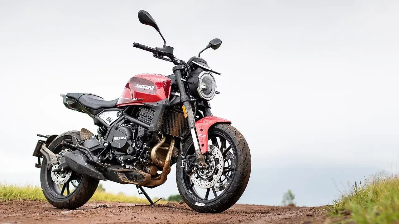 Moto Morini Seiemmezzo right front three-quarter view
