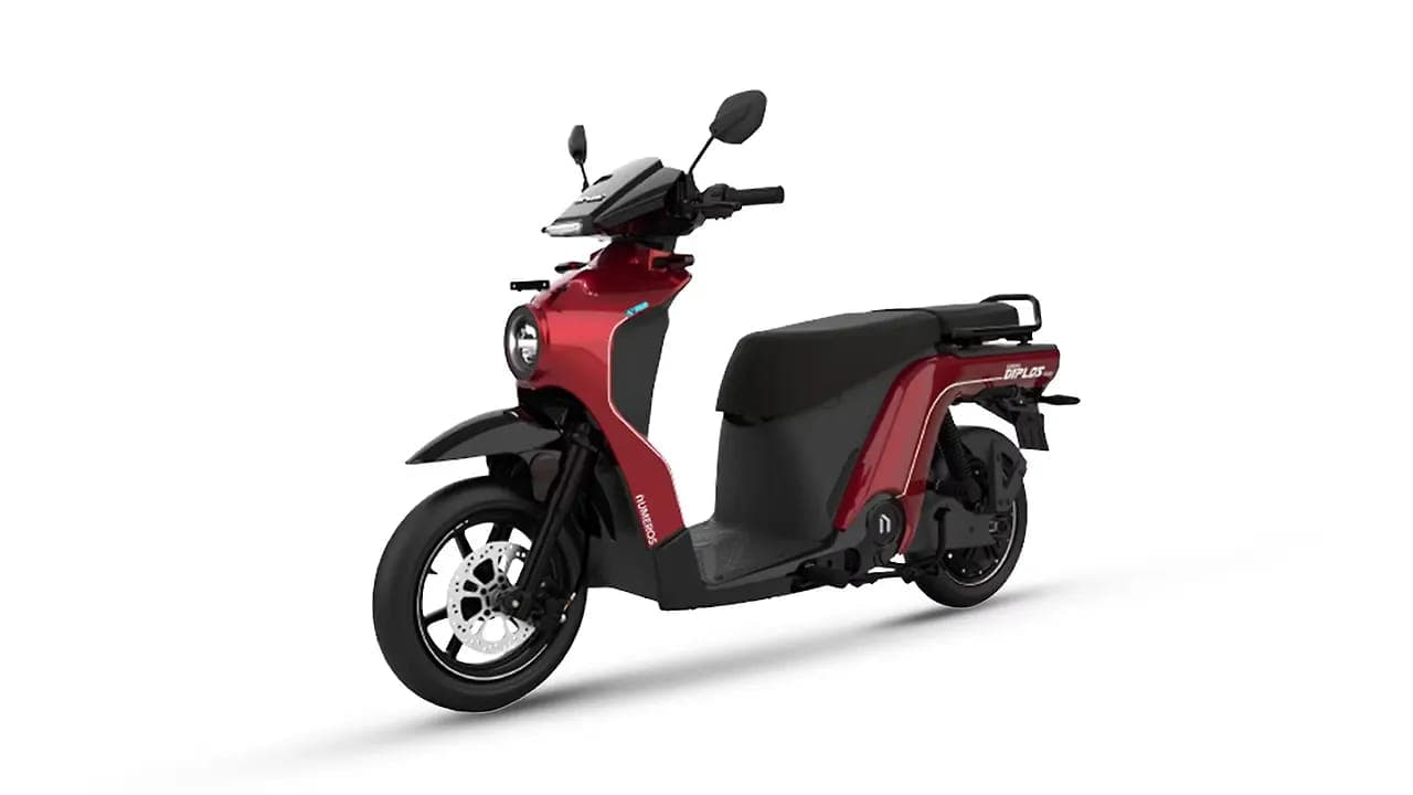 Numeros Motors Diplos right front three-quarter view