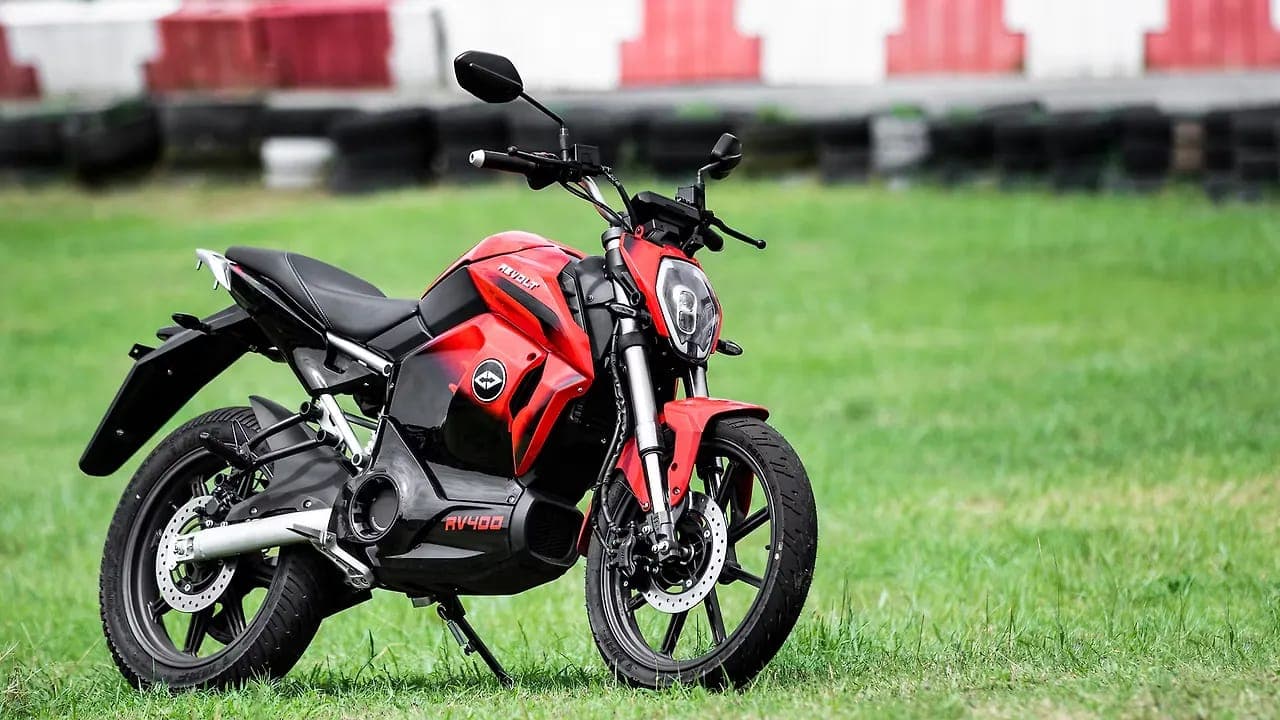 Revolt RV400 rv right front three-quarter view