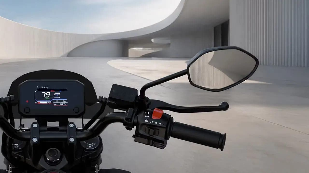 Revolt RVX right side handelbar throttle grip view
