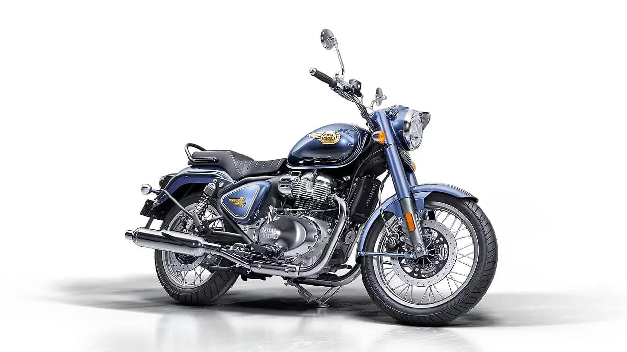 Royal Enfield Bullet 650 twin right front three-quarter view