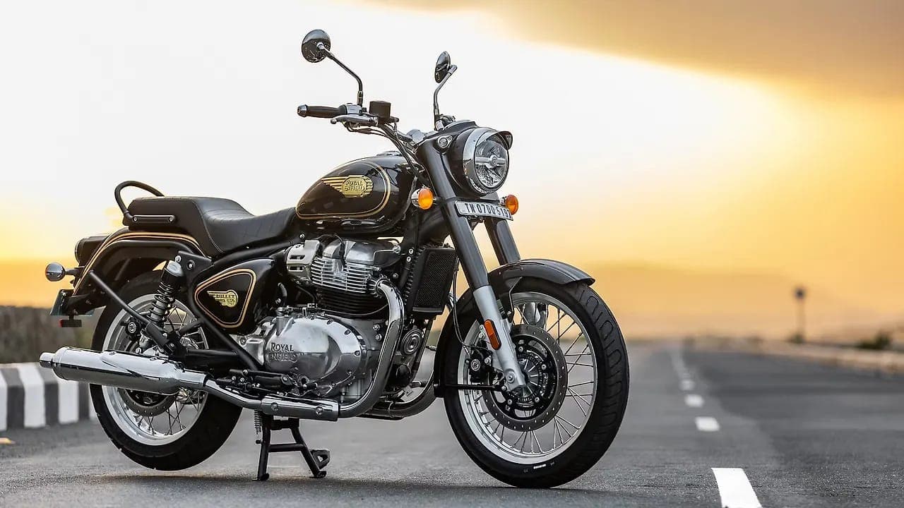 Royal Enfield Bullet 650 right front three-quarter view