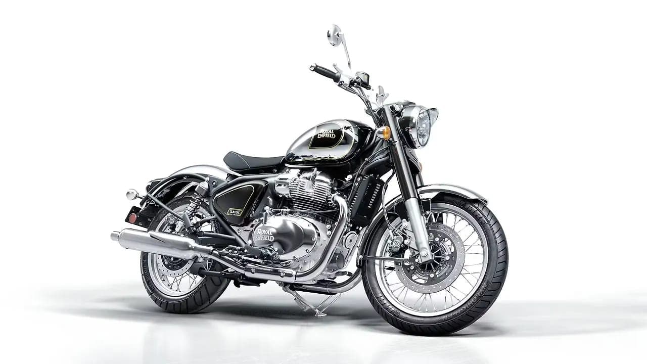 Royal Enfield Classic 650 right front three-quarter view