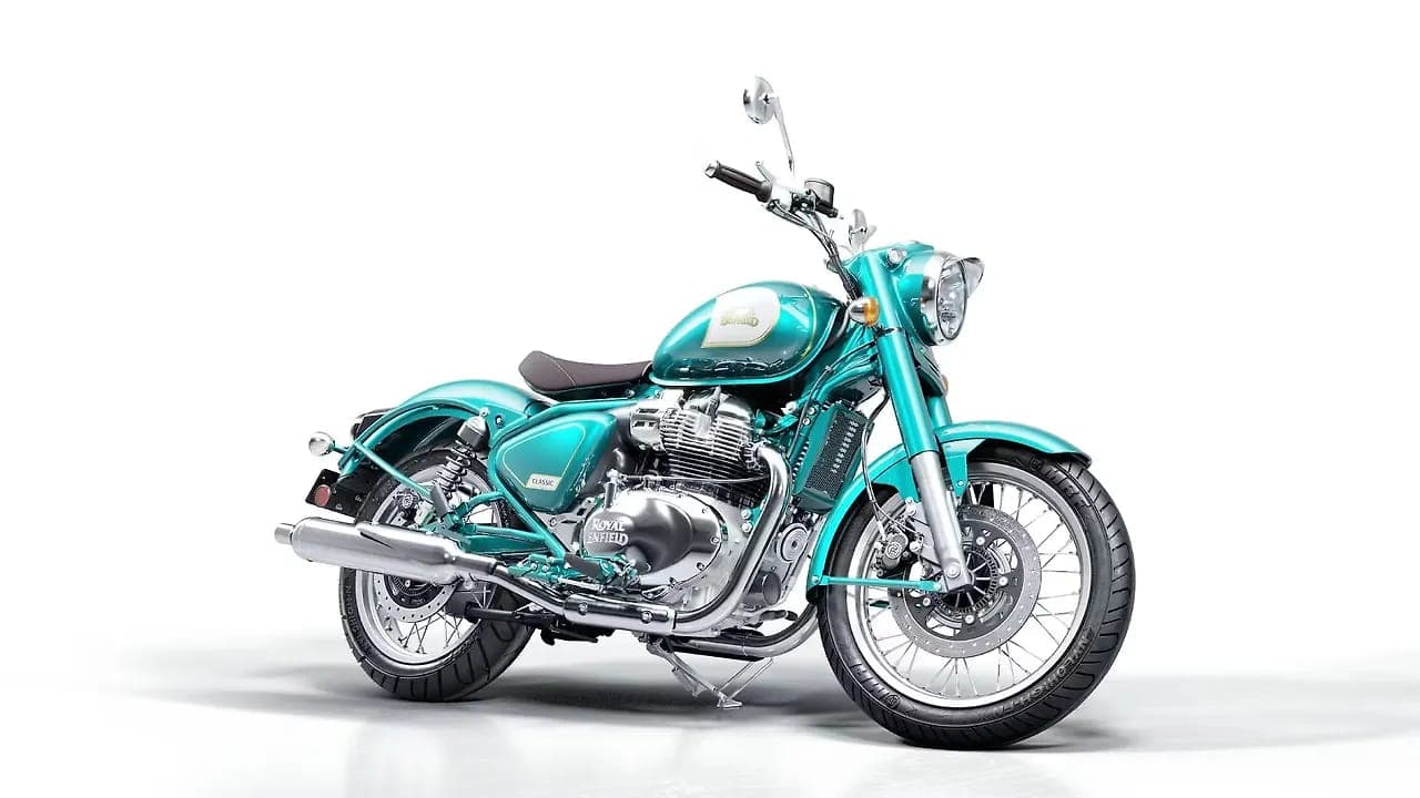 Royal Enfield Classic 650 right front three-quarter view