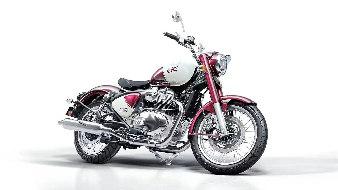 Royal Enfield Classic 650 right front three-quarter view