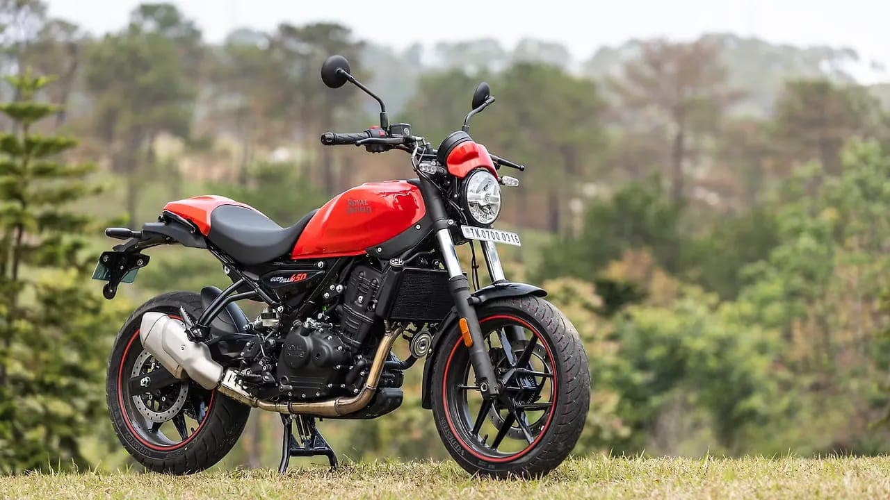Royal Enfield Guerrilla 450 right front three-quarter view