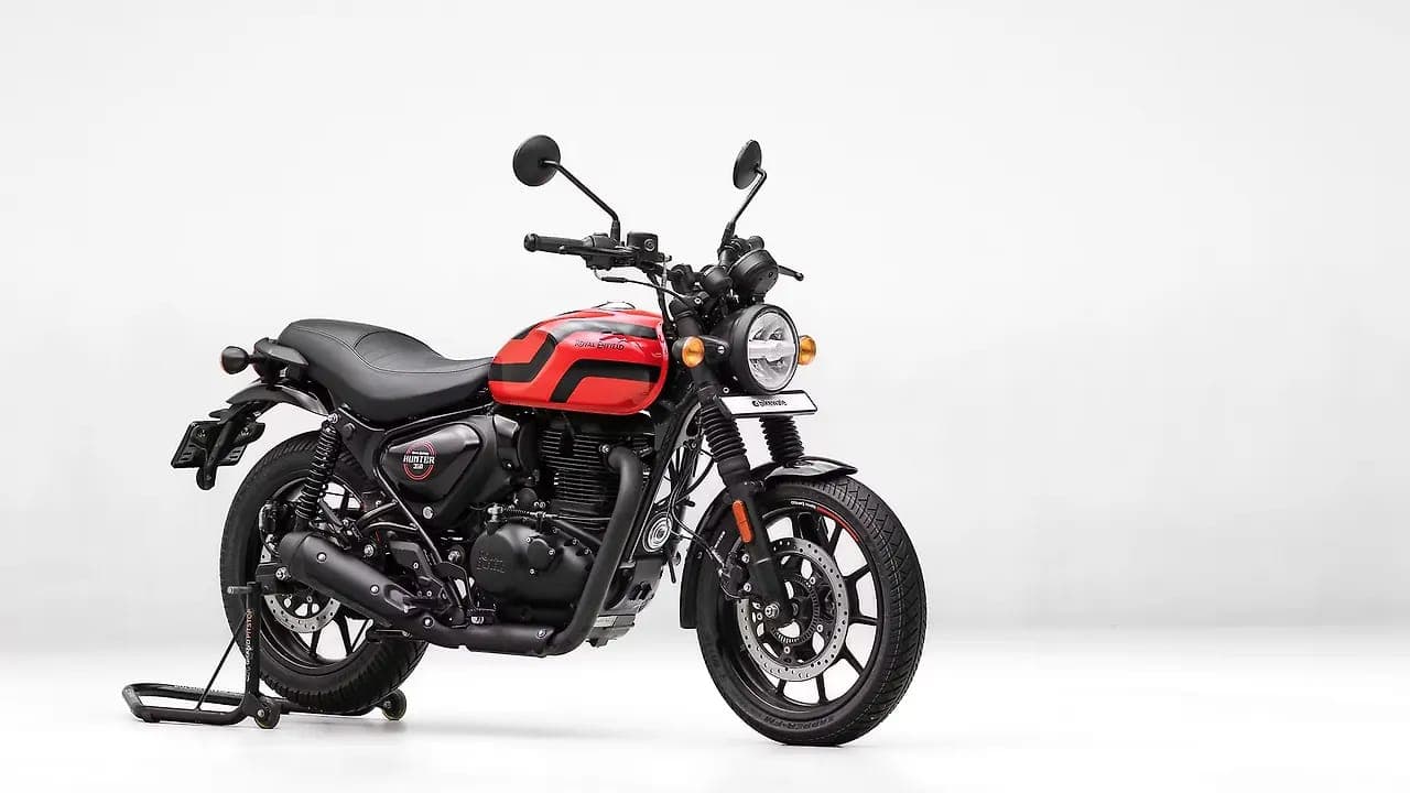 Royal Enfield Hunter 350 right front three-quarter view