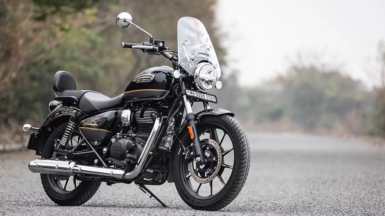 Royal Enfield Meteor 350 right front three-quarter view