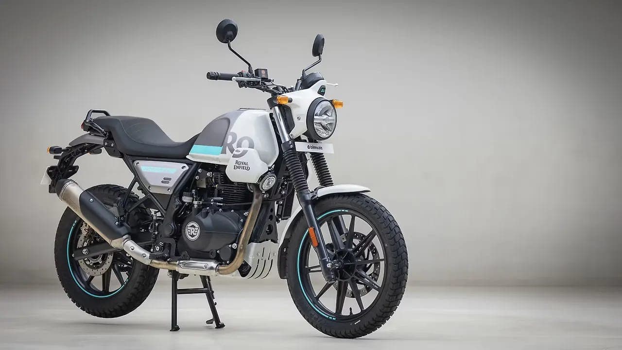 Royal Enfield Scram 440 right front three-quarter view