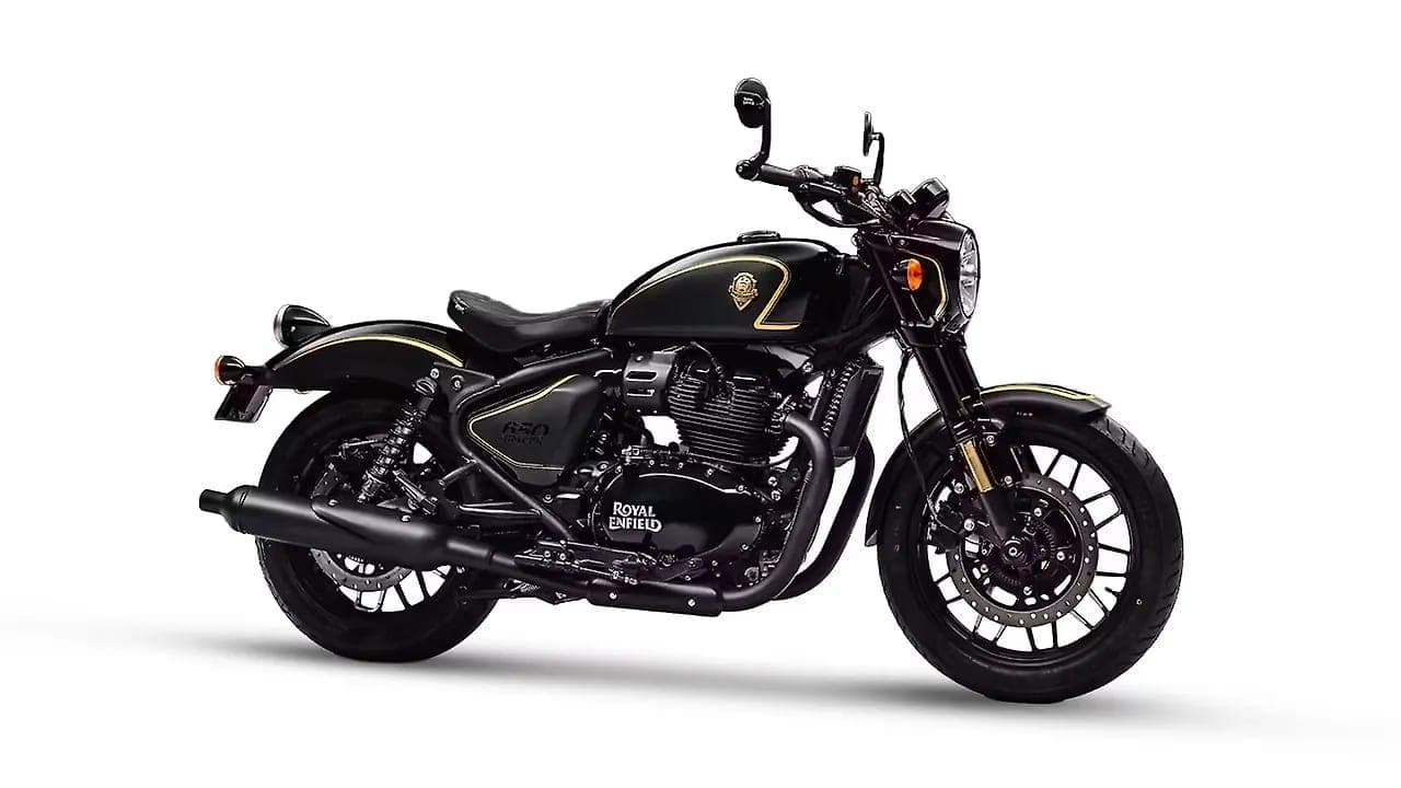 Royal Enfield Shotgun 650 right front three-quarter view