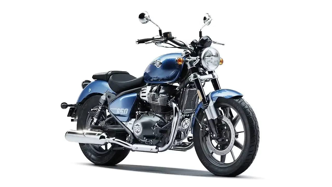 Royal Enfield Super Meteor 650 right front three-quarter view