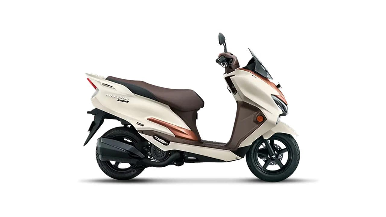 Suzuki Burgman Street 125 right side view