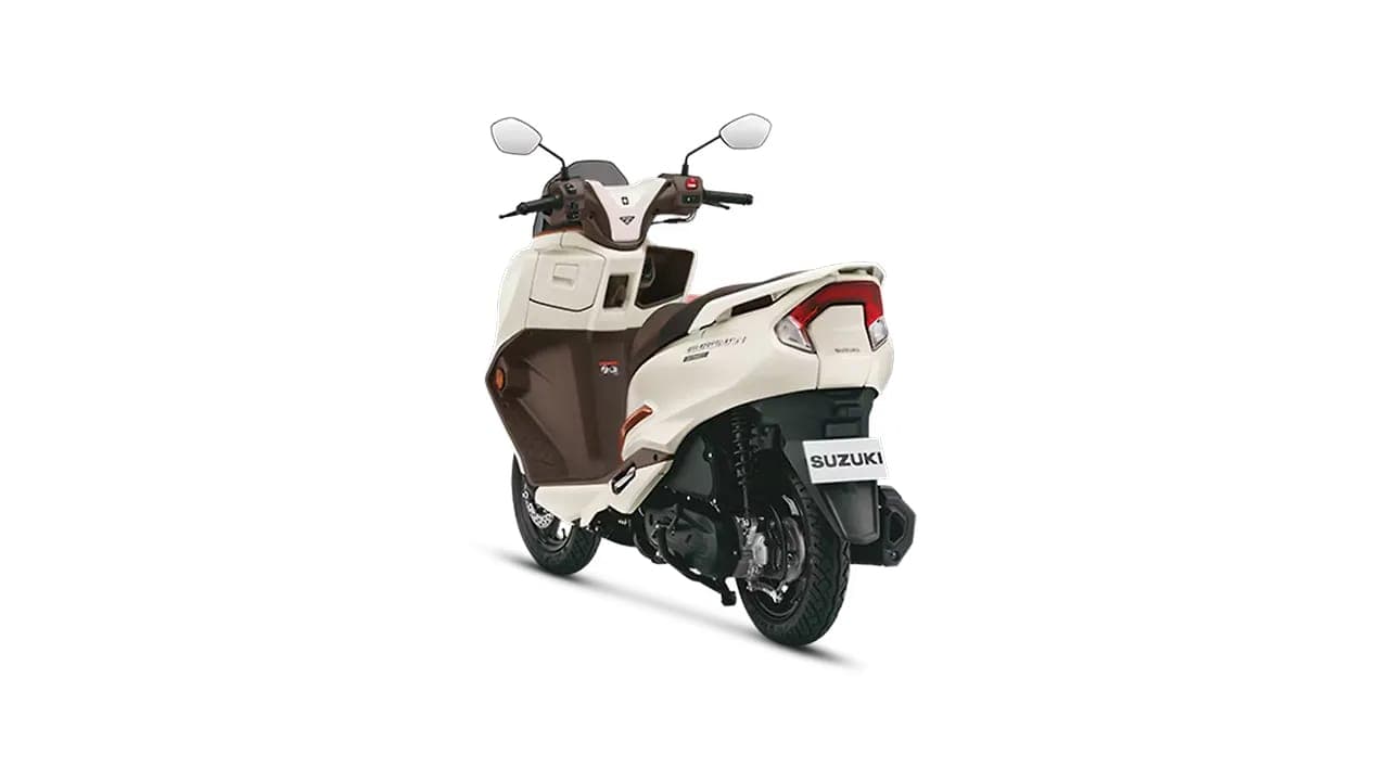 Suzuki Burgman Street 125 left rear three-quarter view
