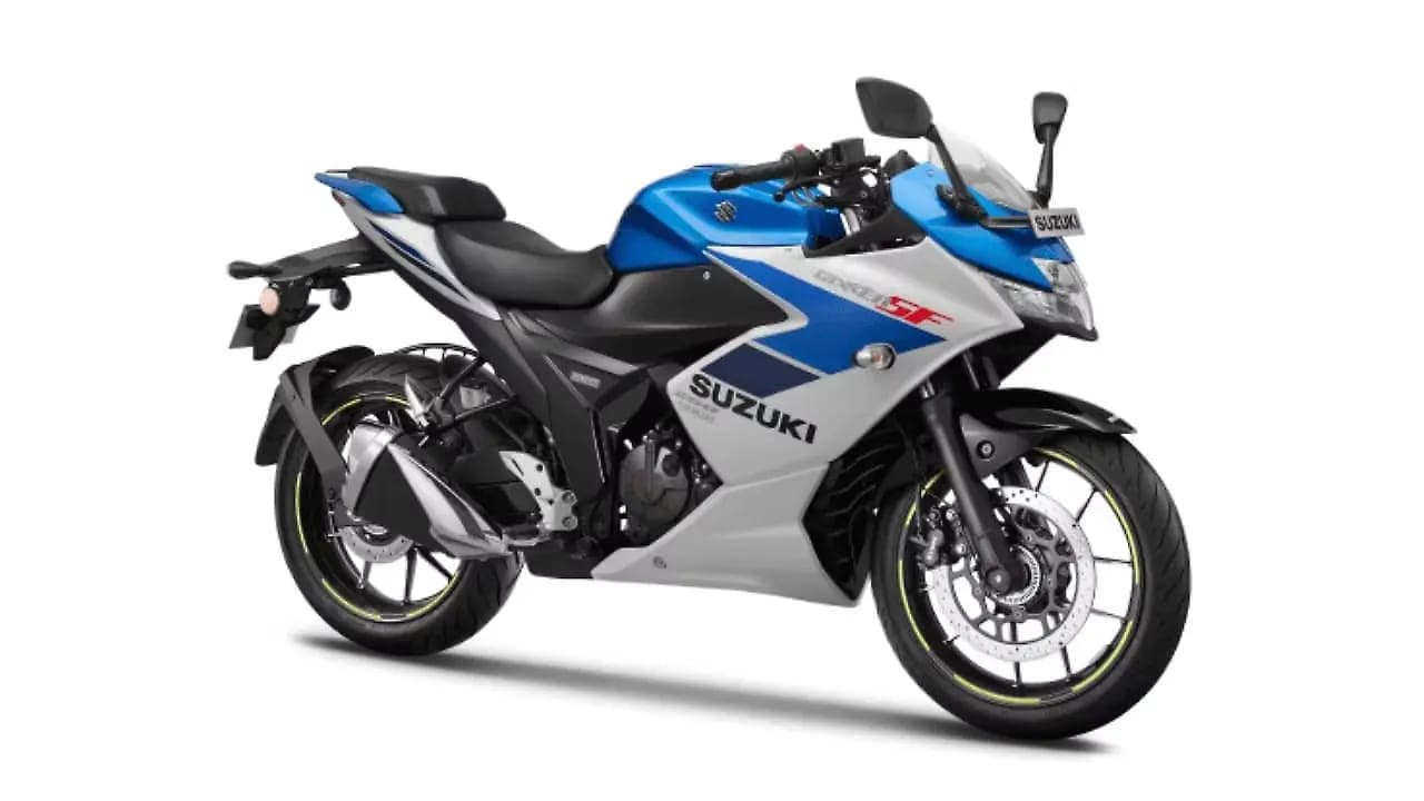 Suzuki Gixxer SF 250 right front three-quarter view