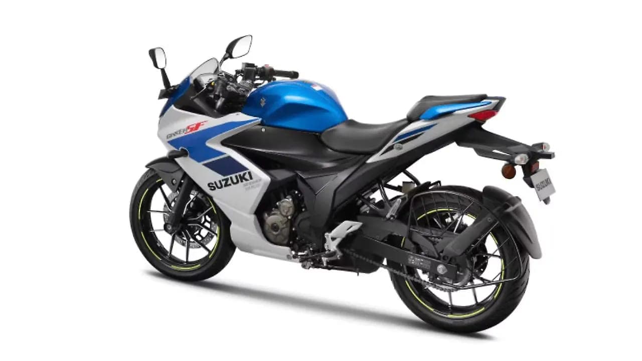Suzuki Gixxer SF 250 left rear three-quarter view