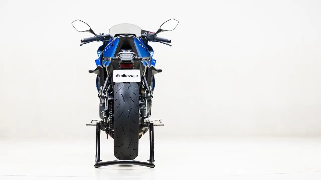 Suzuki GSX-8R gsx 8r rear view