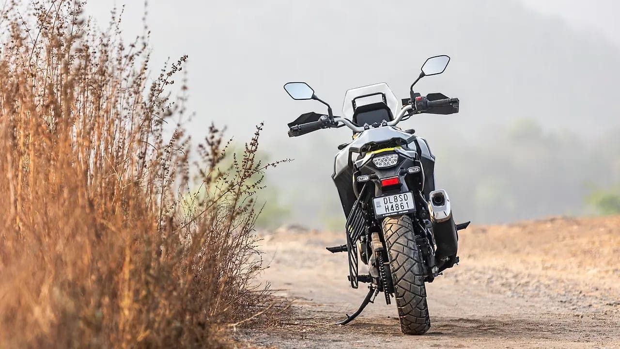 Suzuki V-Strom 800 DE v strom rear view