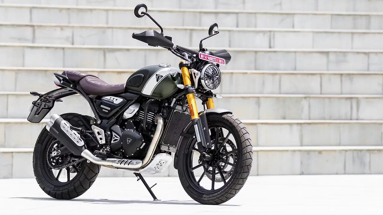 Triumph Scrambler 400 X right front three-quarter view