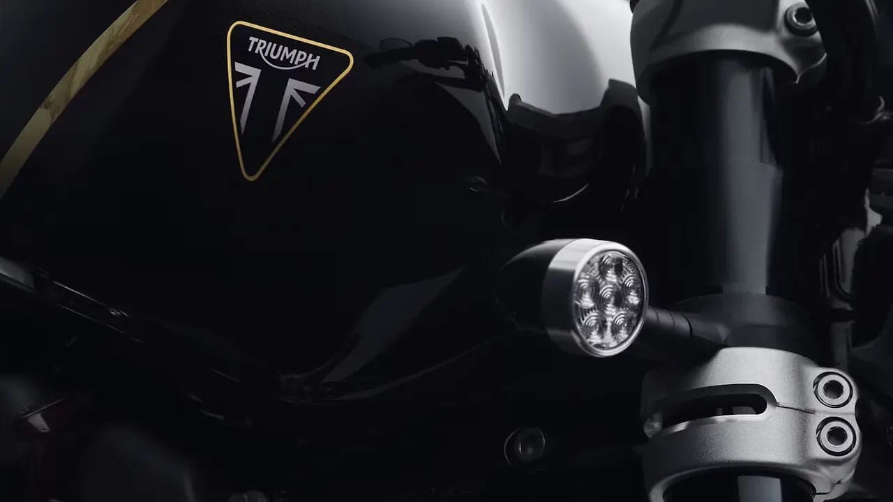 Triumph Speed Twin 1200 TFC front turn indicators view