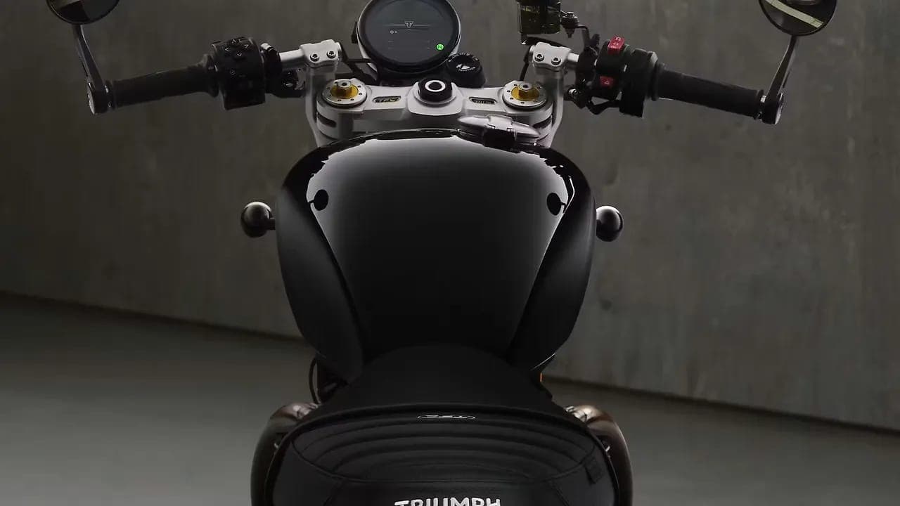 Triumph Speed Twin 1200 TFC fuel tank view