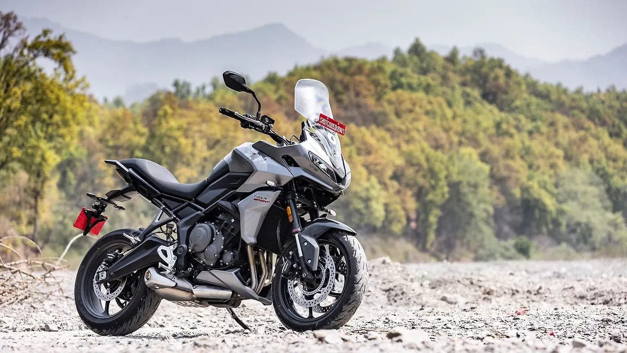 Triumph Tiger Sport 660 right front three-quarter view