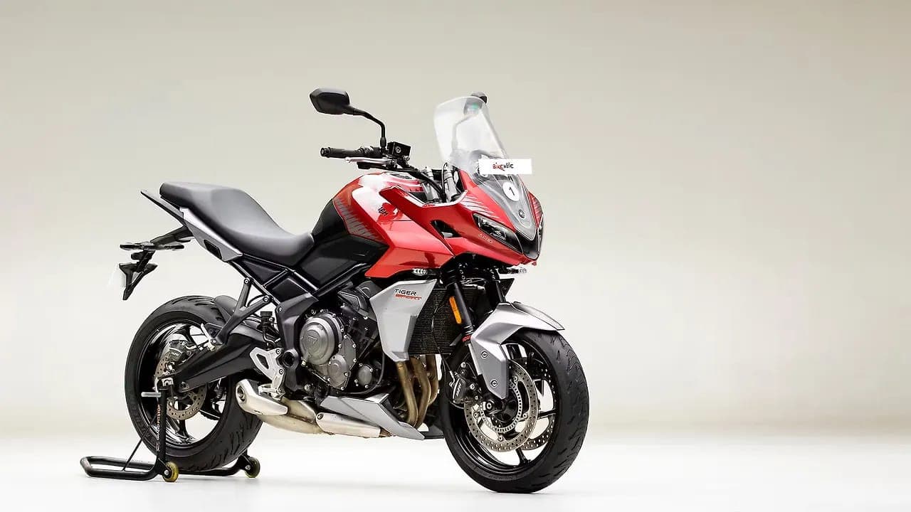 Triumph Tiger Sport 660 right front three-quarter view